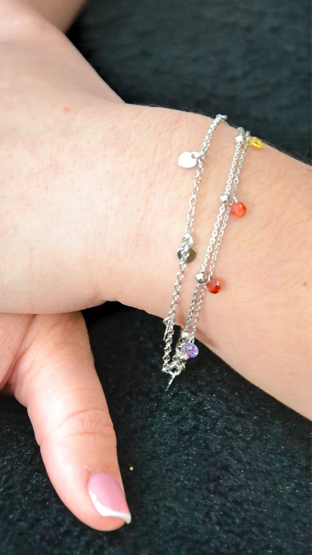 Bracelet triple chaîne cœurs en argent rhodié 925 millièmes et perles multicolores sru modèle