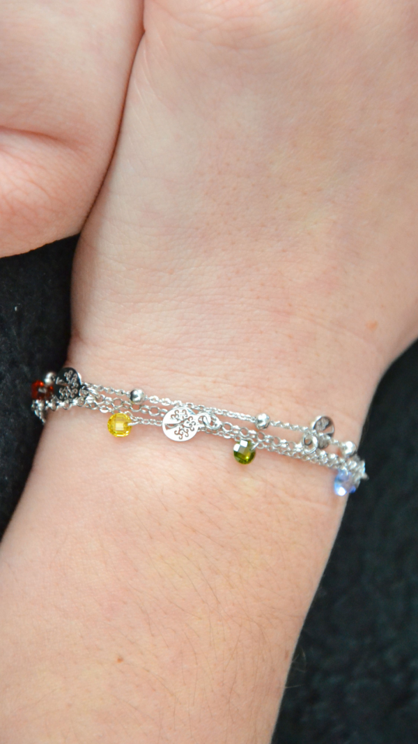 Bracelet triple chaine arbre de vie en argent et perles multicolores sur modèle
