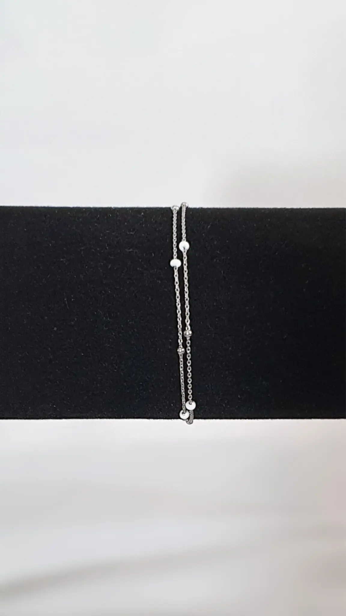 Bracelet double chaîne perles blanches – Image 2