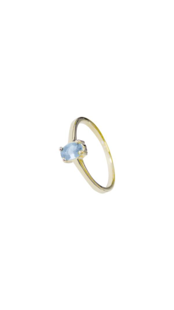 Bague solitaire plaqué or sertie d'une pierre turquoise.